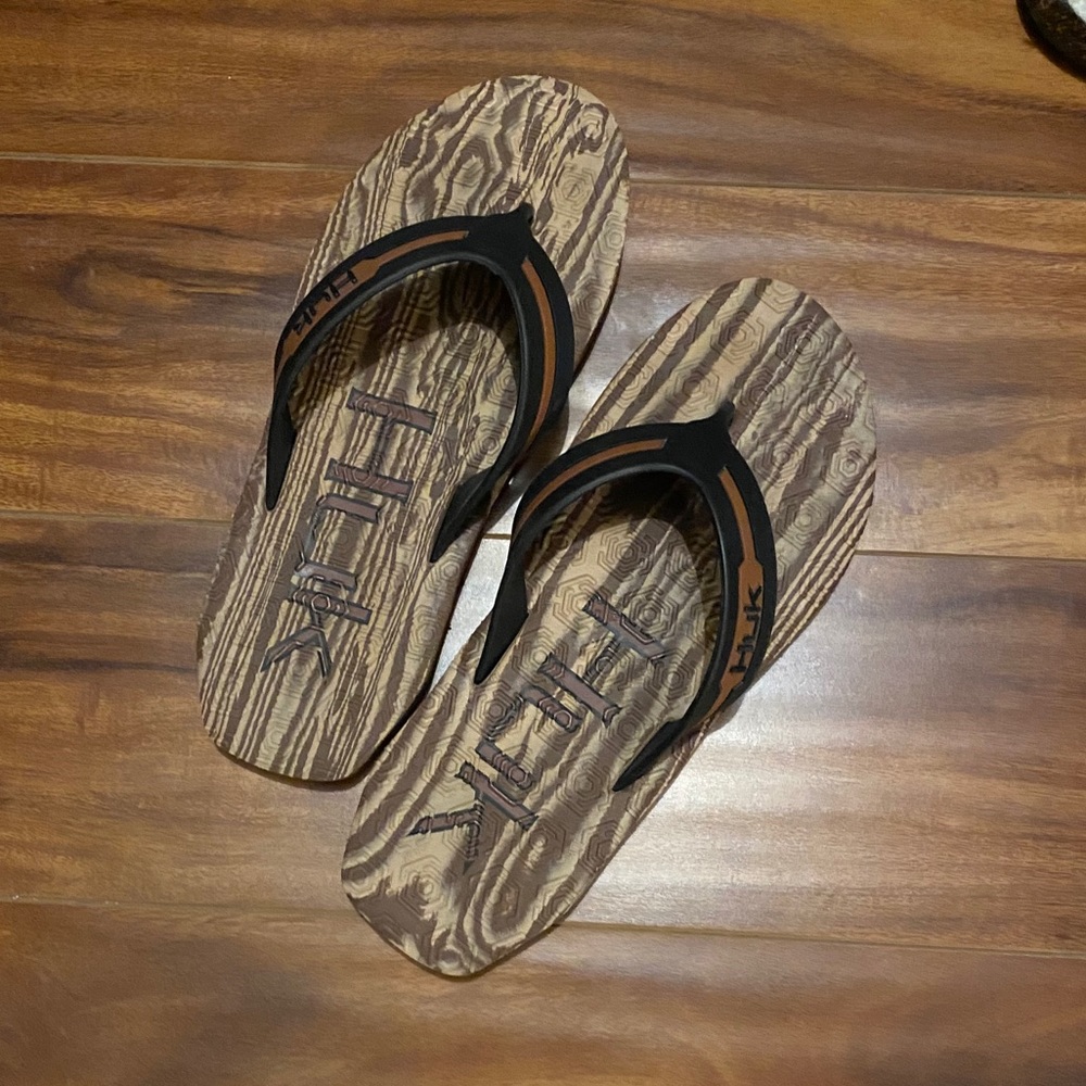 Huk Matrix Flip Flops